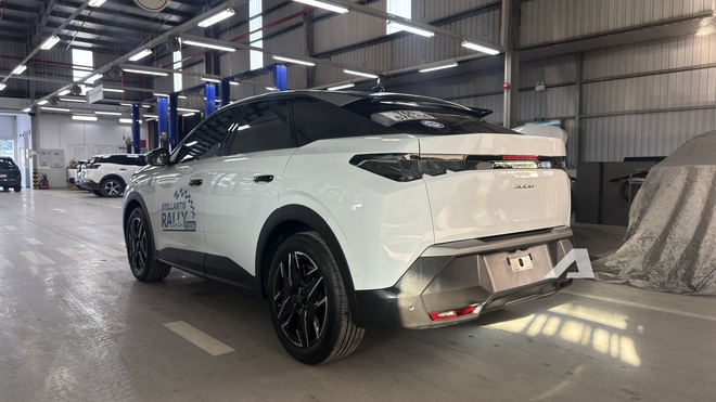 Ảnh thực tế Peugeot 3008 đời mới tại Việt Nam: D&aacute;ng coupe s&agrave;nh điệu, m&agrave;n cong si&ecirc;u d&agrave;i, chờ gi&aacute; để cạnh tranh CX-5, Tucson- Ảnh 4.