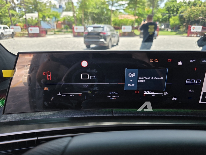 Ảnh thực tế Peugeot 3008 đời mới tại Việt Nam: D&aacute;ng coupe s&agrave;nh điệu, m&agrave;n cong si&ecirc;u d&agrave;i, chờ gi&aacute; để cạnh tranh CX-5, Tucson- Ảnh 14.