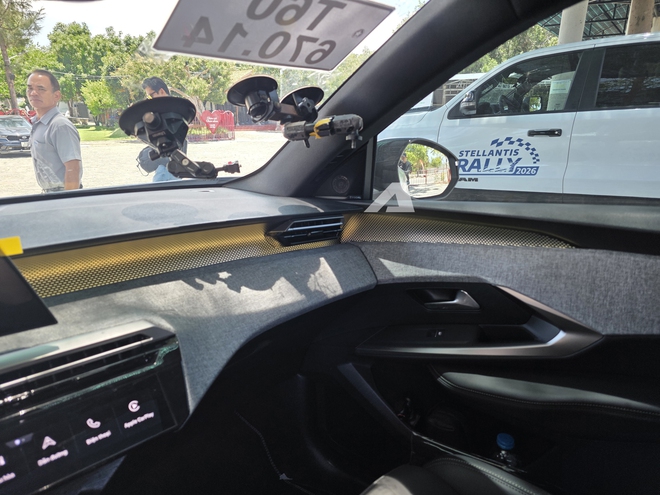 Ảnh thực tế Peugeot 3008 đời mới tại Việt Nam: D&aacute;ng coupe s&agrave;nh điệu, m&agrave;n cong si&ecirc;u d&agrave;i, chờ gi&aacute; để cạnh tranh CX-5, Tucson- Ảnh 16.