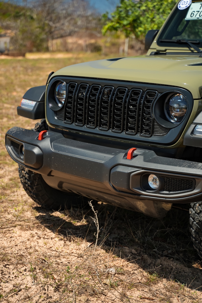 Ảnh thực tế Jeep Wrangler 2026 do THACO ph&acirc;n phối: M&aacute;y 2.0L, m&agrave;n h&igrave;nh lớn, c&oacute; ADAS, chốt gi&aacute; cuối th&aacute;ng n&agrave;y- Ảnh 5.