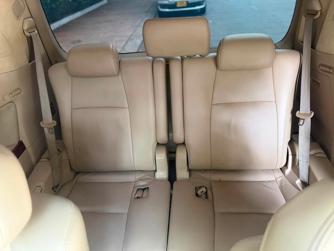 Bỏ 800 triệu đã đủ để mua chiếc Toyota Alphard này phục vụ gia đình: Hàng hai có bệ đỡ chân, cửa trượt, máy V6 3.5L- Ảnh 11. Bỏ 800 triệu đã đủ để mua chiếc Toyota Alphard này phục vụ gia đình: Hàng hai có bệ đỡ chân, cửa trượt, máy V6 3.5L- Ảnh 11.