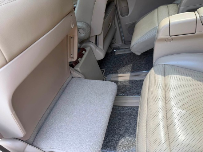 Bỏ 800 triệu đã đủ để mua chiếc Toyota Alphard này phục vụ gia đình: Hàng hai có bệ đỡ chân, cửa trượt, máy V6 3.5L- Ảnh 10. Bỏ 800 triệu đã đủ để mua chiếc Toyota Alphard này phục vụ gia đình: Hàng hai có bệ đỡ chân, cửa trượt, máy V6 3.5L- Ảnh 10.