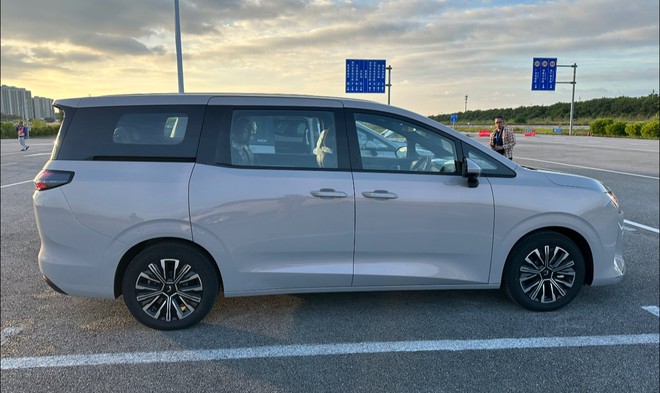 Wuling Darion - MPV mới gi&aacute; dự kiến hơn 700 triệu đồng tại Việt Nam: Lớn hơn Innova Cross, cửa l&ugrave;a như Carnival, chạy 500km/sạc- Ảnh 4.