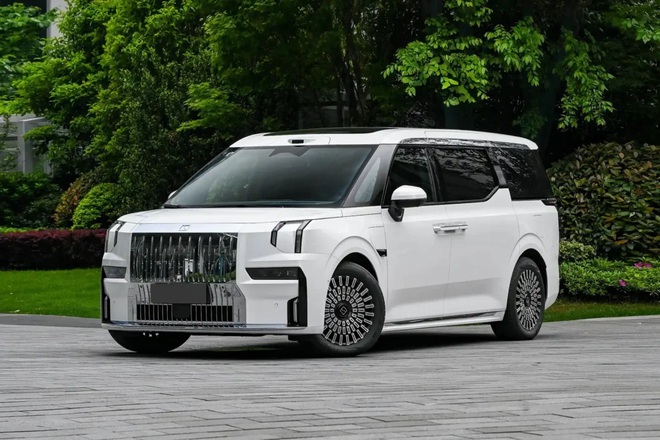 Zeekr 009 dự kiến 4,2 tỷ đồng tại Việt Nam, gần ngang Alphard: Tiện nghi sang xịn, mạnh 912hp ngang si&ecirc;u xe, đầy điện đủ chạy H&agrave; Nội - Đ&agrave; Nẵng- Ảnh 2.