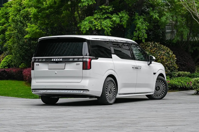Zeekr 009 dự kiến 4,2 tỷ đồng tại Việt Nam, gần ngang Alphard: Tiện nghi sang xịn, mạnh 912hp ngang si&ecirc;u xe, đầy điện đủ chạy H&agrave; Nội - Đ&agrave; Nẵng- Ảnh 4.