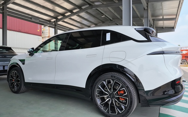 Zeekr 7X lộ giá dự kiến 2,5 tỷ đồng tại Việt Nam: Ngang giá BMW iX3, gấp rưỡi Mustang Mach-E, mạnh 637HP, chạy 615km/sạc- Ảnh 5. Zeekr 7X lộ giá dự kiến 2,5 tỷ đồng tại Việt Nam: Ngang giá BMW iX3, gấp rưỡi Mustang Mach-E, mạnh 637HP, chạy 615km/sạc- Ảnh 5.