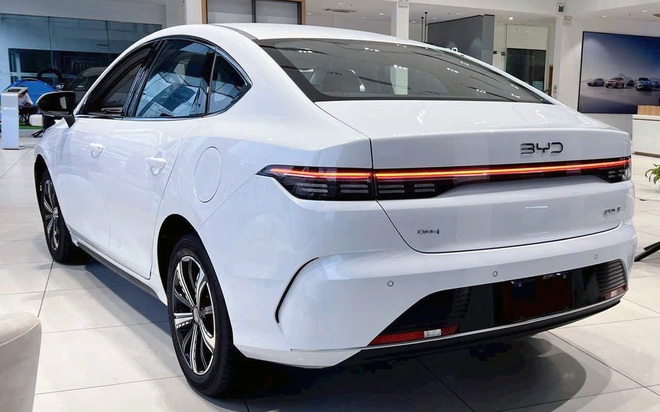 BYD Seal 5 giảm gi&aacute; mạnh c&ograve;n 626 triệu đồng, đấu Mazda3, K3 bằng PHEV chạy 120km kh&ocirc;ng cần xăng- Ảnh 3.