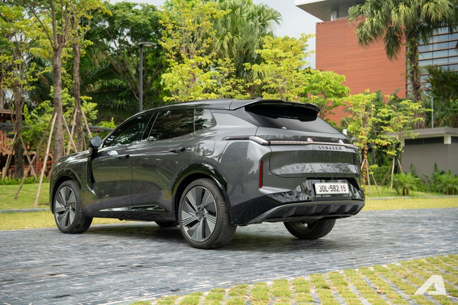 Chủ xe Gen Z n&oacute;i về Lynk & Co 08 sau 7.000km: Đi h&agrave;ng ng&agrave;y như xe điện, nhiều c&ocirc;ng nghệ nhưng c&ograve;n v&agrave;i t&iacute;nh năng chưa hợp Việt Nam- Ảnh 13.