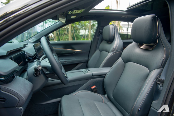 Chủ xe Gen Z n&oacute;i về Lynk & Co 08 sau 7.000km: Đi h&agrave;ng ng&agrave;y như xe điện, nhiều c&ocirc;ng nghệ nhưng c&ograve;n v&agrave;i t&iacute;nh năng chưa hợp Việt Nam- Ảnh 3.