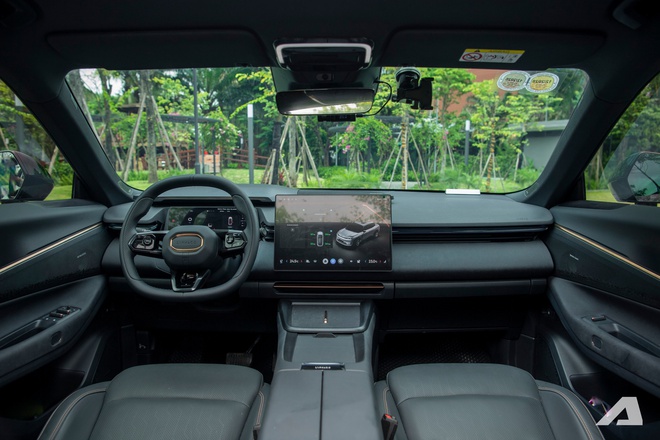 Chủ xe Gen Z n&oacute;i về Lynk & Co 08 sau 7.000km: Đi h&agrave;ng ng&agrave;y như xe điện, nhiều c&ocirc;ng nghệ nhưng c&ograve;n v&agrave;i t&iacute;nh năng chưa hợp Việt Nam- Ảnh 2.