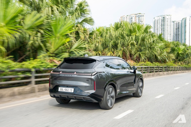 Chủ xe Gen Z n&oacute;i về Lynk & Co 08 sau 7.000km: Đi h&agrave;ng ng&agrave;y như xe điện, nhiều c&ocirc;ng nghệ nhưng c&ograve;n v&agrave;i t&iacute;nh năng chưa hợp Việt Nam- Ảnh 8.
