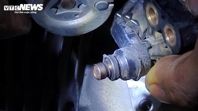 Xăng E10 bị nghi ngờ l&agrave;m xe chết m&aacute;y, thợ sửa chữa chỉ ra nguy&ecirc;n nh&acirc;n bất ngờ- Ảnh 3.