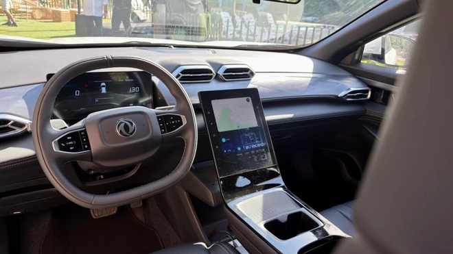 Th&ecirc;m 3 &ocirc; t&ocirc; điện mới rục rịch về Việt Nam: SUV c&ugrave;ng cỡ Tucson, Creta, sedan c&oacute; cửa c&aacute;nh chim, m&agrave;n h&igrave;nh lật như si&ecirc;u xe- Ảnh 4.