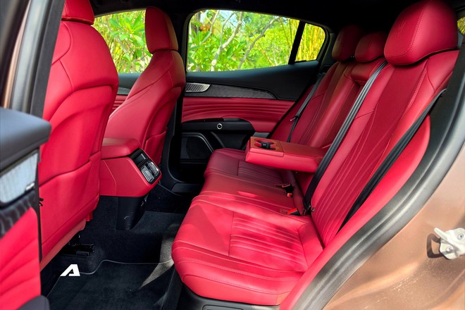 Cầm l&aacute;i Maserati Grecale 2026: Ngập tr&agrave;n 'đồ hiệu', kh&ocirc;ng d&agrave;nh cho số đ&ocirc;ng- Ảnh 9.