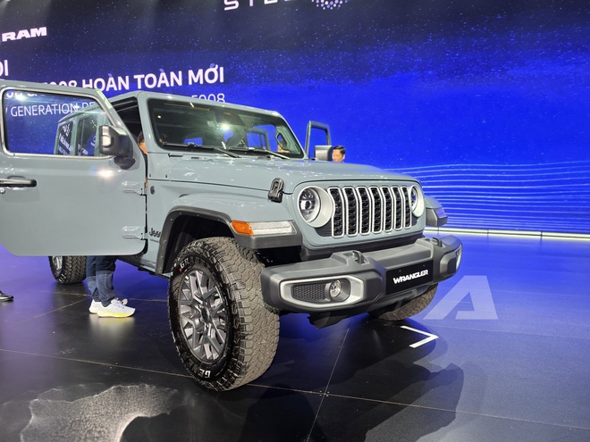 Jeep Wrangler, Ram 1500 't&aacute;i xuất' Việt Nam: SUV địa h&igrave;nh biểu tượng từ 2,999 tỷ đồng, b&aacute;n tải 540 m&atilde; lực mạnh nhất ph&acirc;n kh&uacute;c đắt ngang Porsche Cayenne- Ảnh 17.