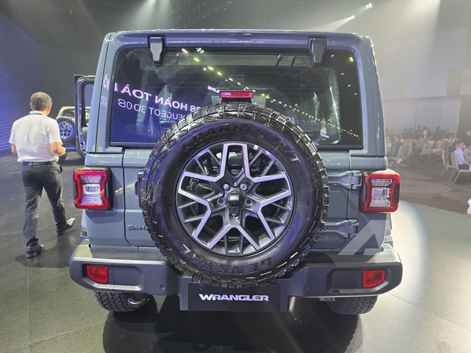 Jeep Wrangler, Ram 1500 't&aacute;i xuất' Việt Nam: SUV địa h&igrave;nh biểu tượng từ 2,999 tỷ đồng, b&aacute;n tải 540 m&atilde; lực mạnh nhất ph&acirc;n kh&uacute;c đắt ngang Porsche Cayenne- Ảnh 19.
