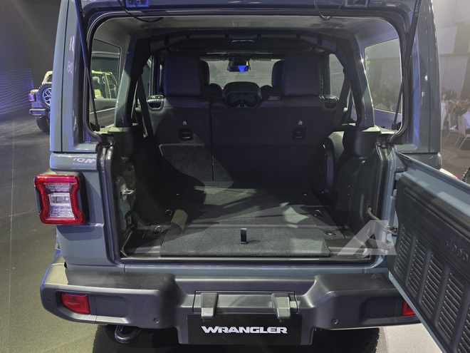 Jeep Wrangler, Ram 1500 't&aacute;i xuất' Việt Nam: SUV địa h&igrave;nh biểu tượng từ 2,999 tỷ đồng, b&aacute;n tải 540 m&atilde; lực mạnh nhất ph&acirc;n kh&uacute;c đắt ngang Porsche Cayenne- Ảnh 27.