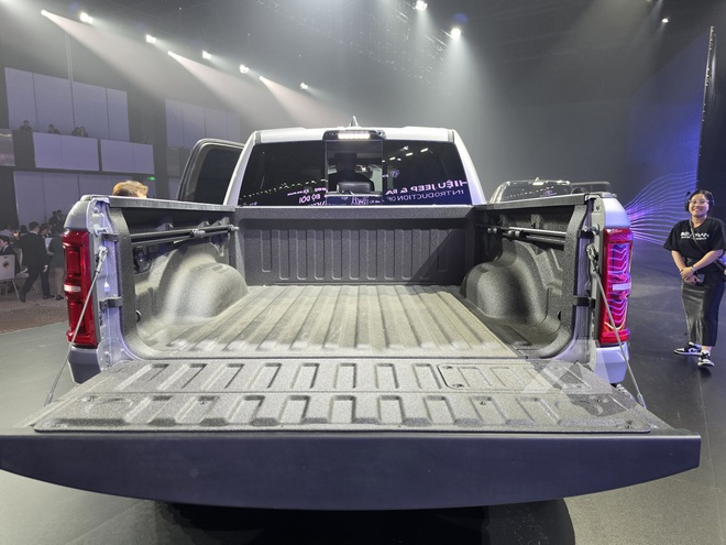 Jeep Wrangler, Ram 1500 't&aacute;i xuất' Việt Nam: SUV địa h&igrave;nh biểu tượng từ 2,999 tỷ đồng, b&aacute;n tải 540 m&atilde; lực mạnh nhất ph&acirc;n kh&uacute;c đắt ngang Porsche Cayenne- Ảnh 13.