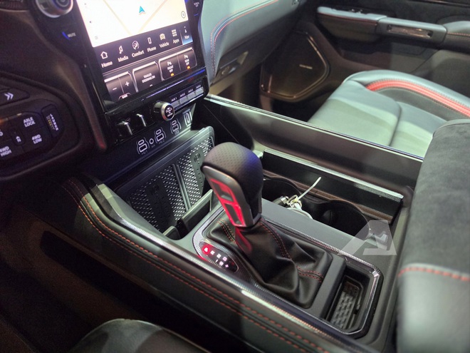 Jeep Wrangler, Ram 1500 't&aacute;i xuất' Việt Nam: SUV địa h&igrave;nh biểu tượng từ 2,999 tỷ đồng, b&aacute;n tải 540 m&atilde; lực mạnh nhất ph&acirc;n kh&uacute;c đắt ngang Porsche Cayenne- Ảnh 14.