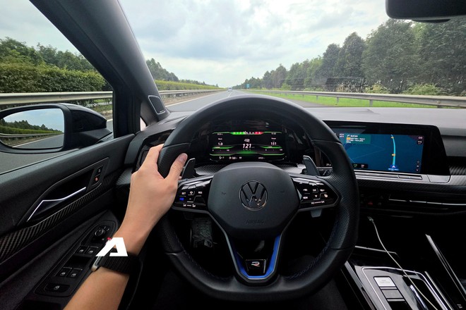 T&ocirc;i cầm l&aacute;i Volkswagen Golf R tr&ecirc;n đường phố Việt Nam: Gợi lại cảm gi&aacute;c l&aacute;i xe đua đ&uacute;ng nghĩa, sức mạnh kh&ocirc;ng l&agrave; yếu tố ghi điểm duy nhất- Ảnh 16.