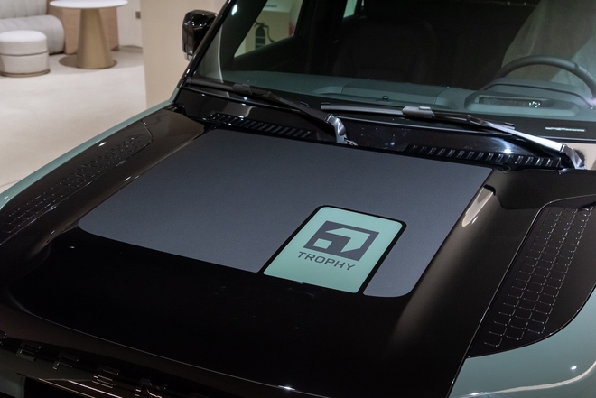 Cận cảnh Defender Trophy Edition đầu ti&ecirc;n tại Việt Nam: Gi&aacute; gần 7,5 tỷ, nhiều trang bị off-road &lsquo;tận răng&rsquo; phục vụ đi đua- Ảnh 8.