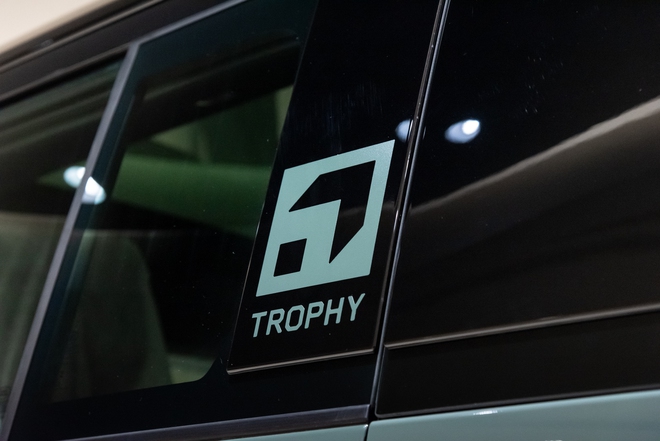 Cận cảnh Defender Trophy Edition đầu ti&ecirc;n tại Việt Nam: Gi&aacute; gần 7,5 tỷ, nhiều trang bị off-road &lsquo;tận răng&rsquo; phục vụ đi đua- Ảnh 9.