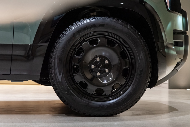 Cận cảnh Defender Trophy Edition đầu ti&ecirc;n tại Việt Nam: Gi&aacute; gần 7,5 tỷ, nhiều trang bị off-road &lsquo;tận răng&rsquo; phục vụ đi đua- Ảnh 5.