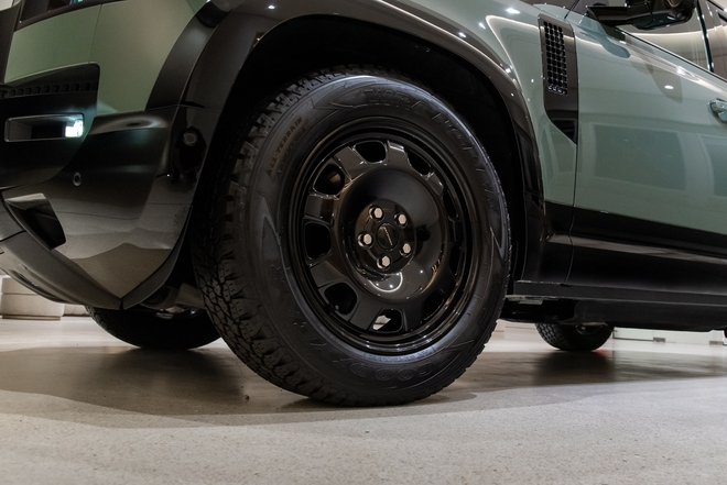 Cận cảnh Defender Trophy Edition đầu ti&ecirc;n tại Việt Nam: Gi&aacute; gần 7,5 tỷ, nhiều trang bị off-road &lsquo;tận răng&rsquo; phục vụ đi đua- Ảnh 25.