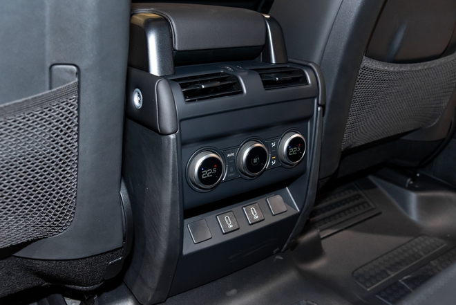 Cận cảnh Defender Trophy Edition đầu ti&ecirc;n tại Việt Nam: Gi&aacute; gần 7,5 tỷ, nhiều trang bị off-road &lsquo;tận răng&rsquo; phục vụ đi đua- Ảnh 28.