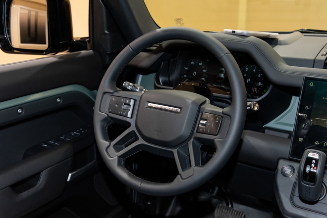 Cận cảnh Defender Trophy Edition đầu ti&ecirc;n tại Việt Nam: Gi&aacute; gần 7,5 tỷ, nhiều trang bị off-road &lsquo;tận răng&rsquo; phục vụ đi đua- Ảnh 15.