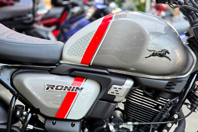 Xe m&aacute;y Ấn Độ TVS Ronin 225 'tr&igrave;nh l&agrave;ng' kh&aacute;ch Việt: C&oacute; c&ocirc;ng nghệ tự chạy kh&ocirc;ng cần vặn ga, m&aacute;y 225 cc nhưng rẻ hơn cả Honda SH- Ảnh 12.