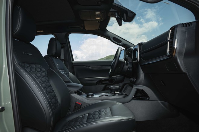 Ford Everest 2026 ra mắt Việt Nam: Bổ sung bản Platinum+ m&aacute;y xăng 300 m&atilde; lực, th&ecirc;m sức &eacute;p cho Santa Fe, Fortuner- Ảnh 7.