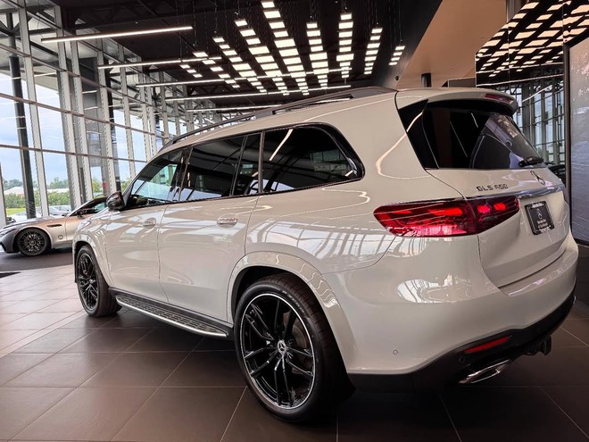 Chỉ c&oacute; 30 kh&aacute;ch Việt c&oacute; cơ hội mua chiếc Mercedes-Benz GLS 450 n&agrave;y: Gi&aacute; dự kiến 6,068 tỷ, đắt hơn bản 'base' gần 400 triệu- Ảnh 6.