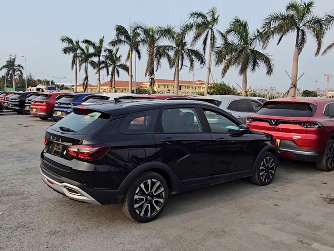 Lada Vesta SW Cross lộ gi&aacute; 549 triệu đồng tại Việt Nam: Ngang cỡ Mazda3, m&agrave;n h&igrave;nh kiểu Volvo, từng c&oacute; chiếc lăn b&aacute;nh tr&ecirc;n đường- Ảnh 5.