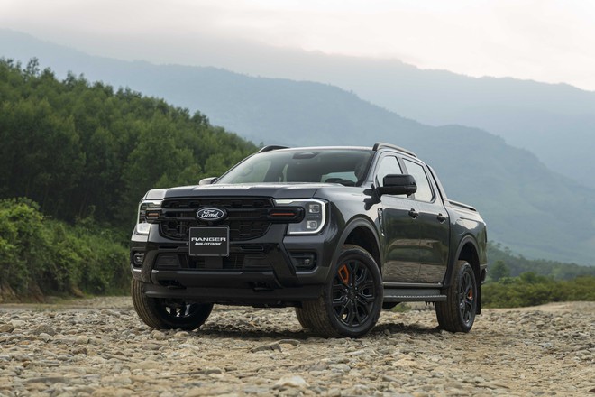 Ford Ranger Wildtrak n&acirc;ng cấp tại Việt Nam: Động cơ 3.0L V6, thiết kế tinh chỉnh nhẹ c&aacute; t&iacute;nh hơn, &lsquo;phả hơi n&oacute;ng&rsquo; l&ecirc;n Hilux, Triton- Ảnh 2.