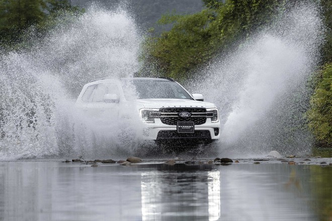 Ford Everest 2026 th&ecirc;m bản Platinum+: Gi&aacute; 1,629 tỷ đồng, d&ugrave;ng động cơ 2.3L mạnh 300 m&atilde; lực, quyết giữ ng&ocirc;i vương SUV 7 chỗ tại Việt Nam- Ảnh 12.