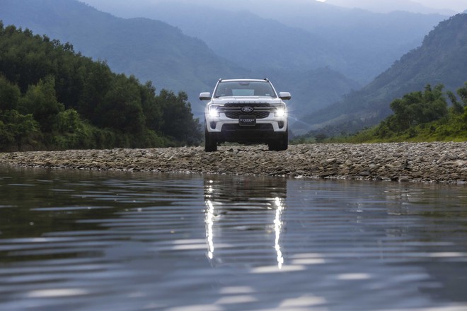 Ford Everest 2026 th&ecirc;m bản Platinum+: Gi&aacute; 1,629 tỷ đồng, d&ugrave;ng động cơ 2.3L mạnh 300 m&atilde; lực, quyết giữ ng&ocirc;i vương SUV 7 chỗ tại Việt Nam- Ảnh 13.