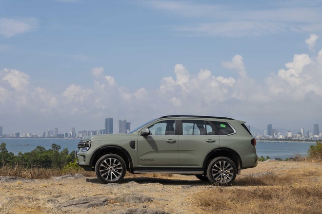 Ford Everest 2026 th&ecirc;m bản Platinum+: Gi&aacute; 1,629 tỷ đồng, d&ugrave;ng động cơ 2.3L mạnh 300 m&atilde; lực, quyết giữ ng&ocirc;i vương SUV 7 chỗ tại Việt Nam- Ảnh 10.