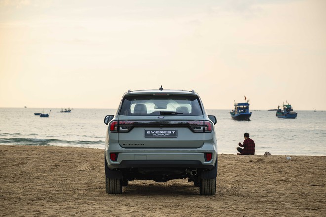Ford Everest 2026 th&ecirc;m bản Platinum+: Gi&aacute; 1,629 tỷ đồng, d&ugrave;ng động cơ 2.3L mạnh 300 m&atilde; lực, quyết giữ ng&ocirc;i vương SUV 7 chỗ tại Việt Nam- Ảnh 9.