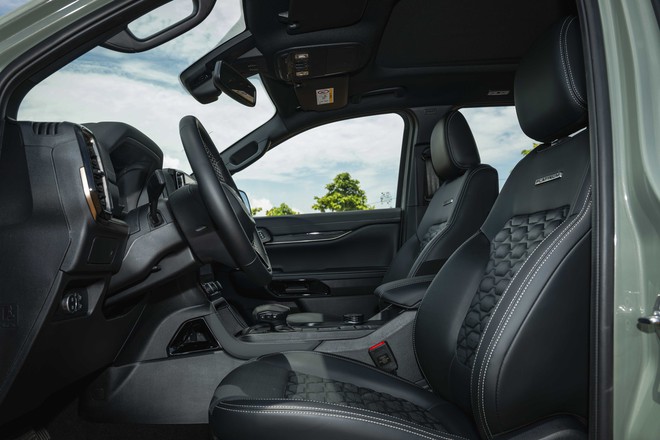 Ford Everest 2026 th&ecirc;m bản Platinum+: Gi&aacute; 1,629 tỷ đồng, d&ugrave;ng động cơ 2.3L mạnh 300 m&atilde; lực, quyết giữ ng&ocirc;i vương SUV 7 chỗ tại Việt Nam- Ảnh 15.