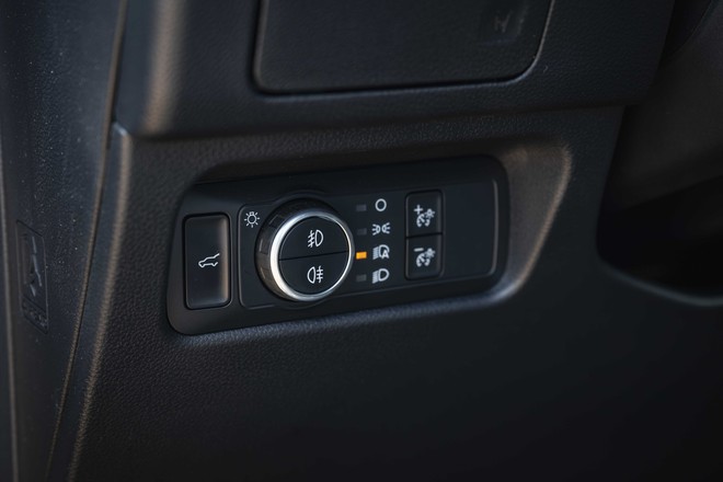 Ford Everest 2026 th&ecirc;m bản Platinum+: Gi&aacute; 1,629 tỷ đồng, d&ugrave;ng động cơ 2.3L mạnh 300 m&atilde; lực, quyết giữ ng&ocirc;i vương SUV 7 chỗ tại Việt Nam- Ảnh 16.