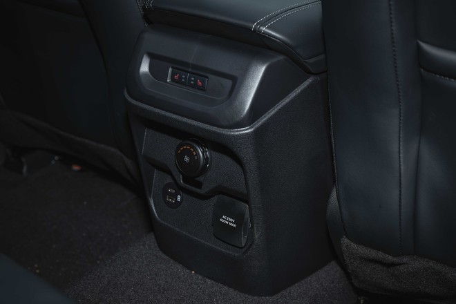 Ford Everest 2026 th&ecirc;m bản Platinum+: Gi&aacute; 1,629 tỷ đồng, d&ugrave;ng động cơ 2.3L mạnh 300 m&atilde; lực, quyết giữ ng&ocirc;i vương SUV 7 chỗ tại Việt Nam- Ảnh 18.