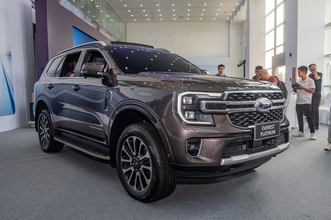 Đ&acirc;y l&agrave; l&yacute; do chọn Ford Everest bản &lsquo;full&rsquo; m&aacute;y xăng đắt hơn 84 triệu so với m&aacute;y dầu: M&acirc;m 21 inch, mạnh gần 300 m&atilde; lực v&agrave; nhiều thứ kh&aacute;c- Ảnh 2.