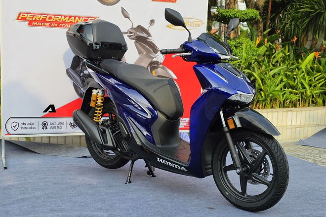 Cận cảnh chiếc SH Vetro đắt nhất Việt Nam: D&agrave;n &aacute;o trong suốt, sản xuất tại &Yacute;, gi&aacute; b&aacute;n hơn gấp đ&ocirc;i SH Việt Nam- Ảnh 6.