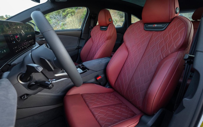 Audi S6 &uacute;p mở lần đầu ra mắt Việt Nam: D&aacute;ng Sportback chất chơi, mạnh hơn Porsche Taycan ti&ecirc;u chuẩn, đầy b&igrave;nh đủ chạy H&agrave; Nội - Huế- Ảnh 6.