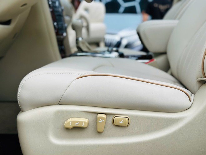 Chỉ cần bỏ 1,2 tỷ đã mua được đối thủ của Lexus LX 570: Cũng dùng máy V8, treo khí nén, nội thất sang trọng không kém dù đã hơn 10 năm tuổi- Ảnh 12. Chỉ cần bỏ 1,2 tỷ đã mua được đối thủ của Lexus LX 570: Cũng dùng máy V8, treo khí nén, nội thất sang trọng không kém dù đã hơn 10 năm tuổi- Ảnh 12.