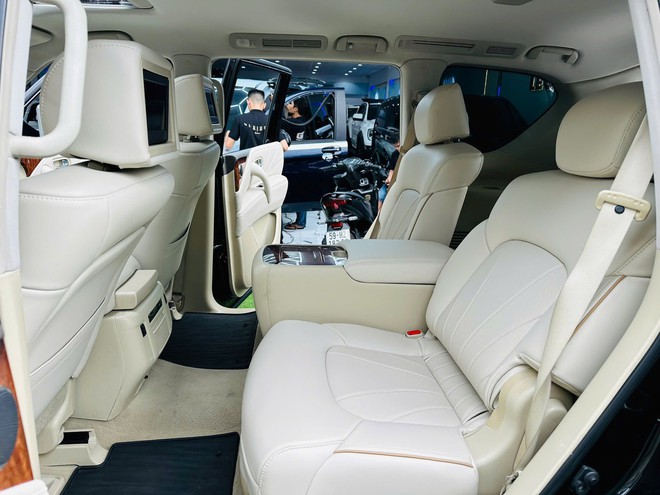 Chỉ cần bỏ 1,2 tỷ đã mua được đối thủ của Lexus LX 570: Cũng dùng máy V8, treo khí nén, nội thất sang trọng không kém dù đã hơn 10 năm tuổi- Ảnh 13. Chỉ cần bỏ 1,2 tỷ đã mua được đối thủ của Lexus LX 570: Cũng dùng máy V8, treo khí nén, nội thất sang trọng không kém dù đã hơn 10 năm tuổi- Ảnh 13.