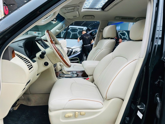 Chỉ cần bỏ 1,2 tỷ đã mua được đối thủ của Lexus LX 570: Cũng dùng máy V8, treo khí nén, nội thất sang trọng không kém dù đã hơn 10 năm tuổi- Ảnh 11. Chỉ cần bỏ 1,2 tỷ đã mua được đối thủ của Lexus LX 570: Cũng dùng máy V8, treo khí nén, nội thất sang trọng không kém dù đã hơn 10 năm tuổi- Ảnh 11.