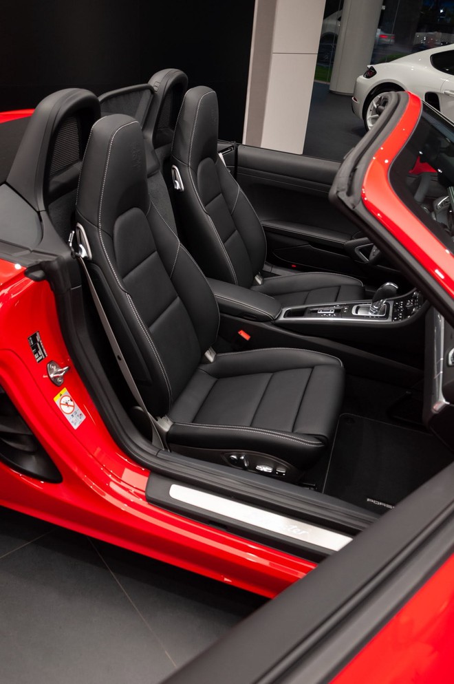 Si&ecirc;u mẫu Thanh Hằng tự tậu Porsche 718 Boxster l&agrave;m qu&agrave; sinh nhật, l&agrave; bản đặc biệt gi&aacute; kh&ocirc;ng dưới 5 tỷ đồng- Ảnh 5.