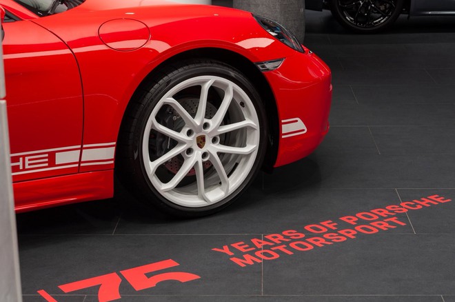 Si&ecirc;u mẫu Thanh Hằng tự tậu Porsche 718 Boxster l&agrave;m qu&agrave; sinh nhật, l&agrave; bản đặc biệt gi&aacute; kh&ocirc;ng dưới 5 tỷ đồng- Ảnh 2.